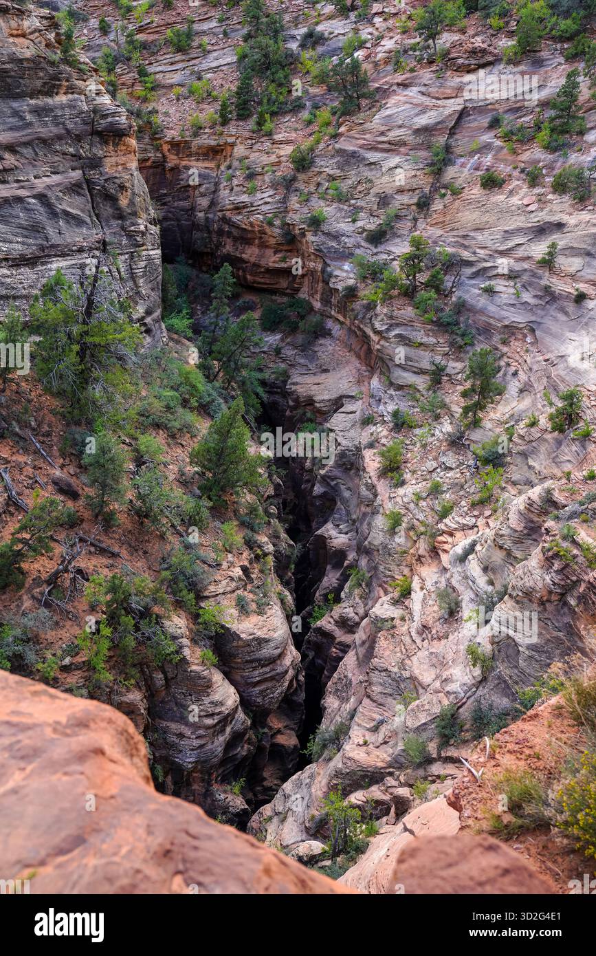 Narrow canyon hi-res stock photography and images - Alamy