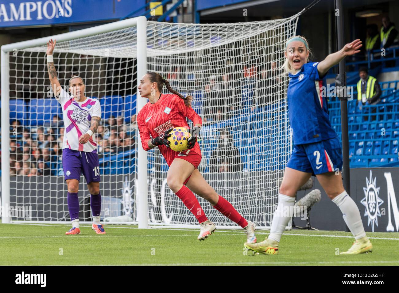 London, UK. 1st Nov 2025. Goalkeeper Elene Lete of London City ...