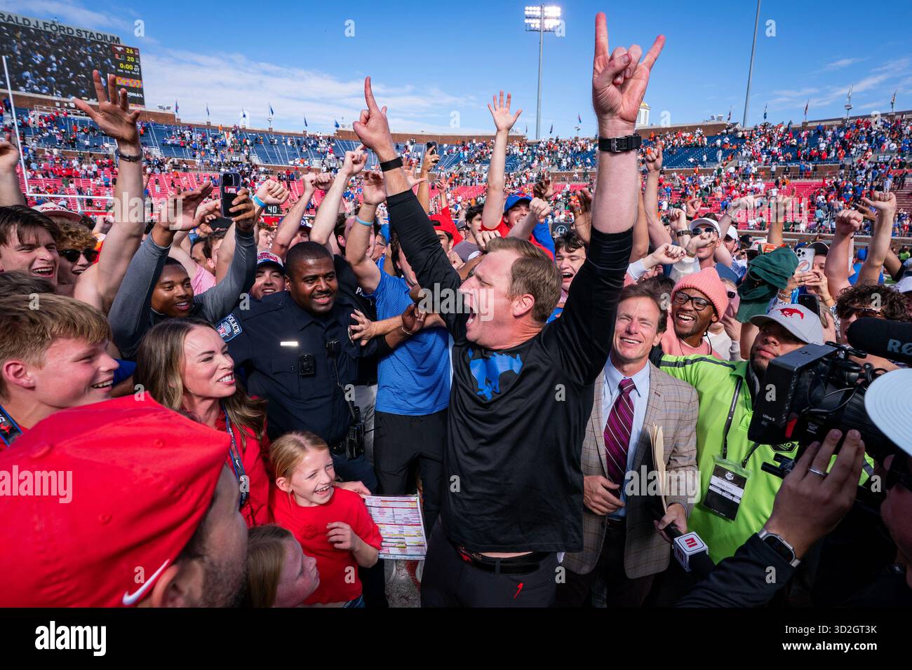 SMU head coach Rhett Lashlee celebrates on the field with fans after ...