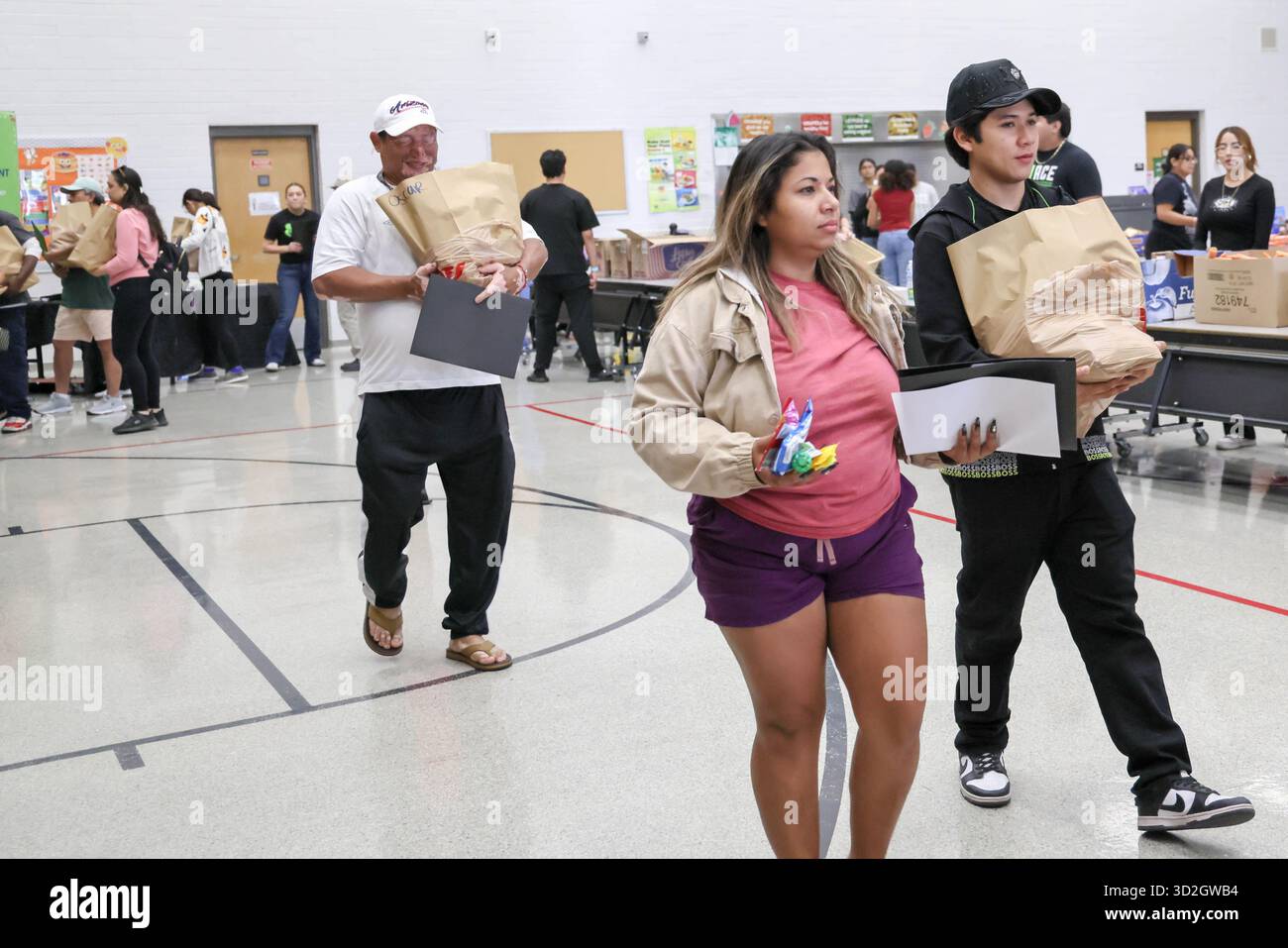 Phoenix, USA. 01st Nov, 2025. The Neighbor to Neighbor: Food for Every AZ  Family community food distribution event is held at Solano Elementary  School in Phoenix, Arizona USA on November 1, 2025.
