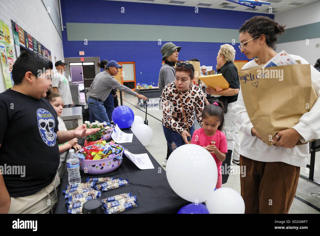 Phoenix, USA. 01st Nov, 2025. The Neighbor to Neighbor: Food for Every AZ  Family community food distribution event is held at Solano Elementary  School in Phoenix, Arizona USA on November 1, 2025.
