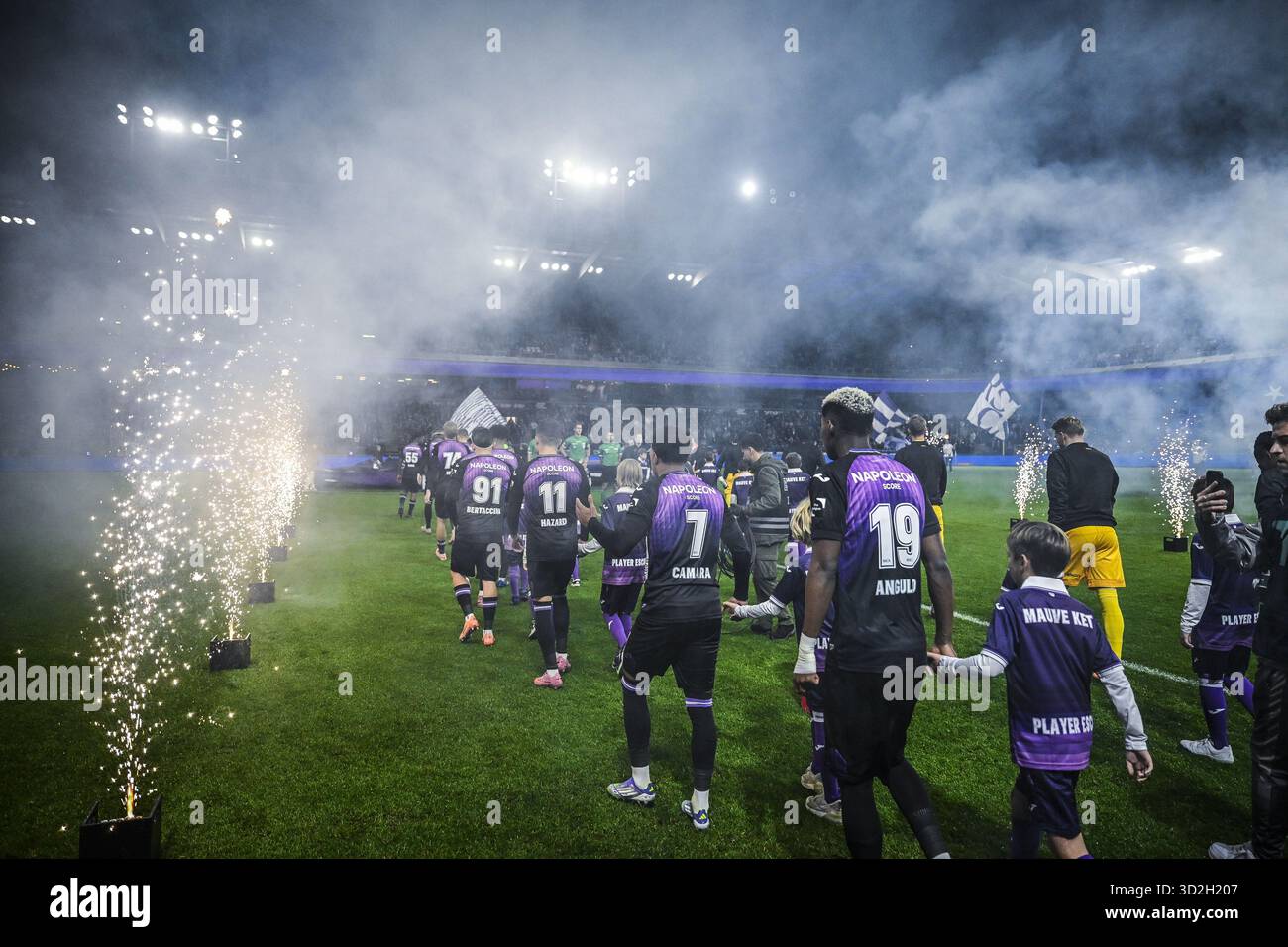 This picture shows the start of a soccer match between RSC Anderlecht ...