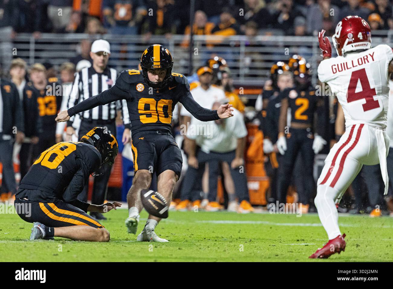 tennessee-kicker-max-gilbert-90-kicks-a-field-goal-as-punter-jackson