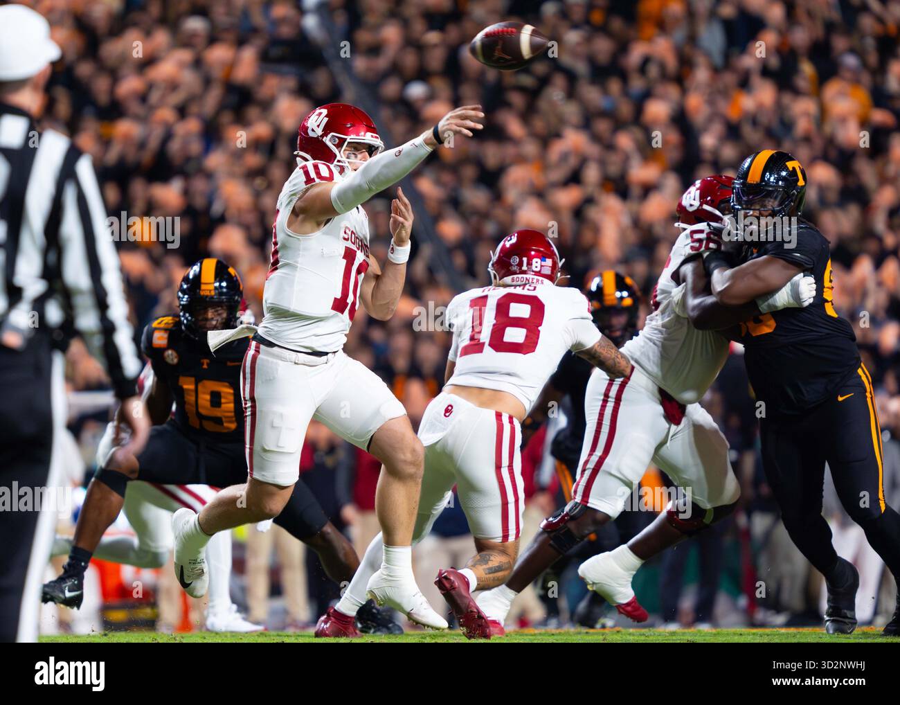 November 1, 2025: John Mateer #10 of the Oklahoma Sooners passes the ...
