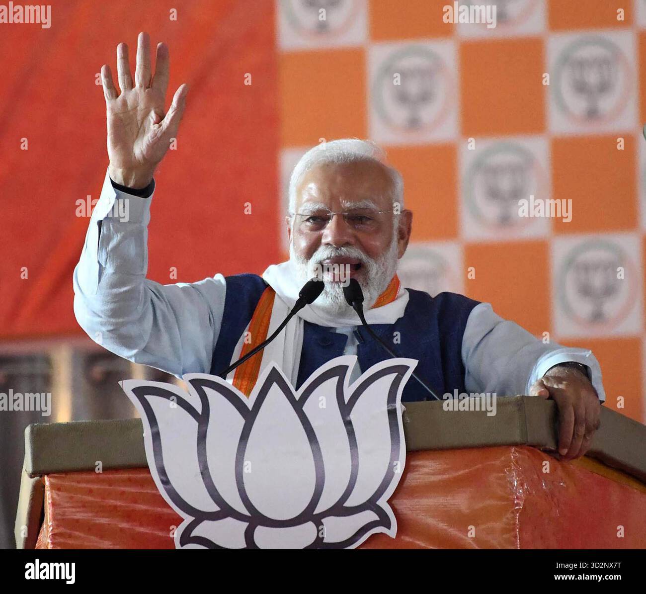 ARA, INDIA - NOVEMBER 2: Prime Minister Narendra Modi addressing a ...