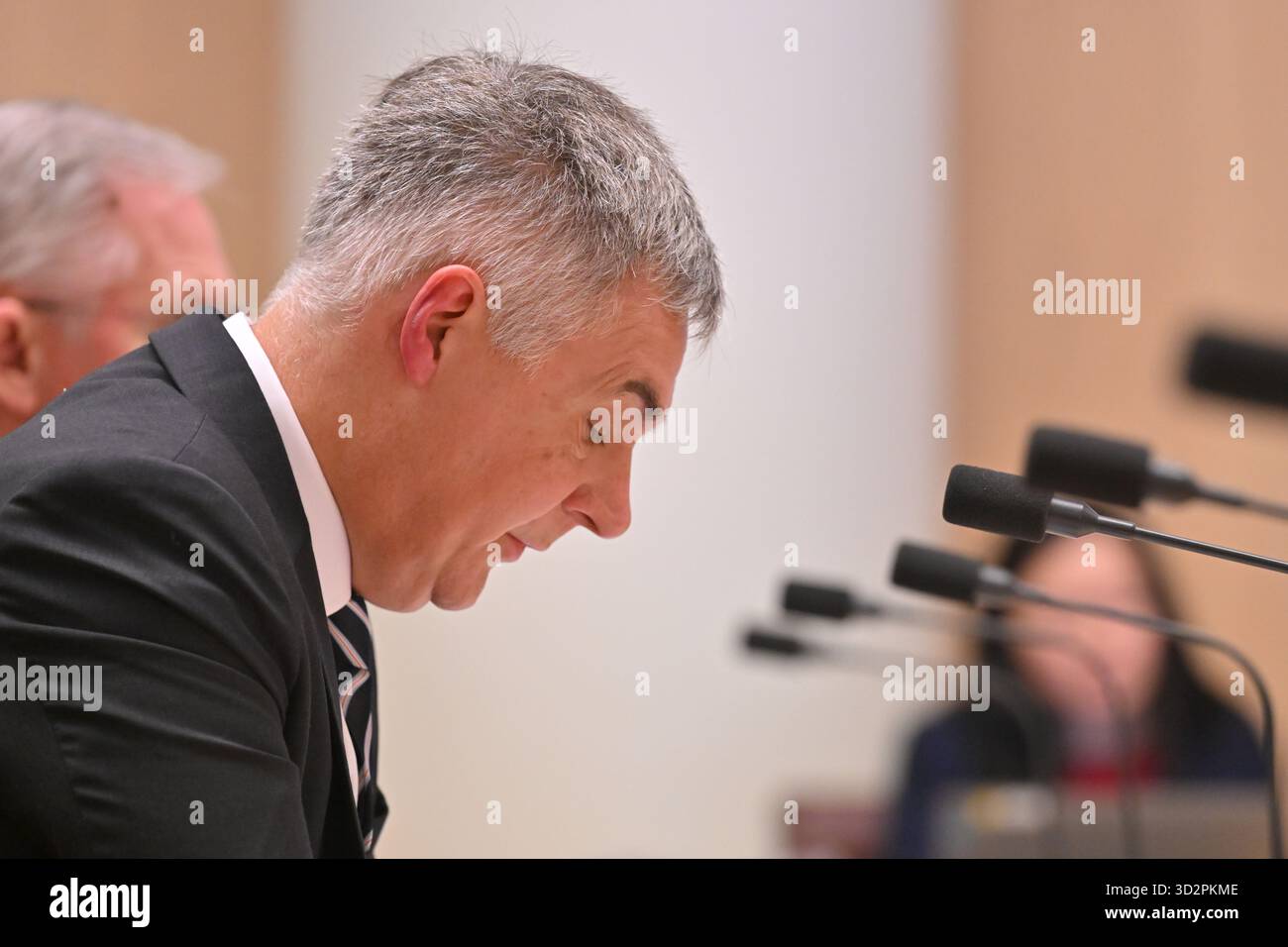 Stephen Rue Actor Optus CEO Stephen Rue appears before the Triple Zero Service Outage ...