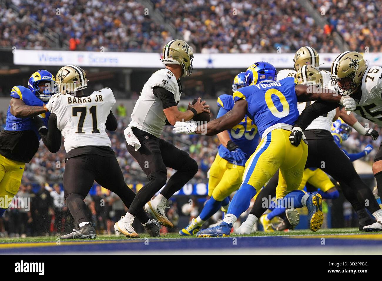 Los Angeles Rams linebacker Byron Young (0) pressures New Orleans ...