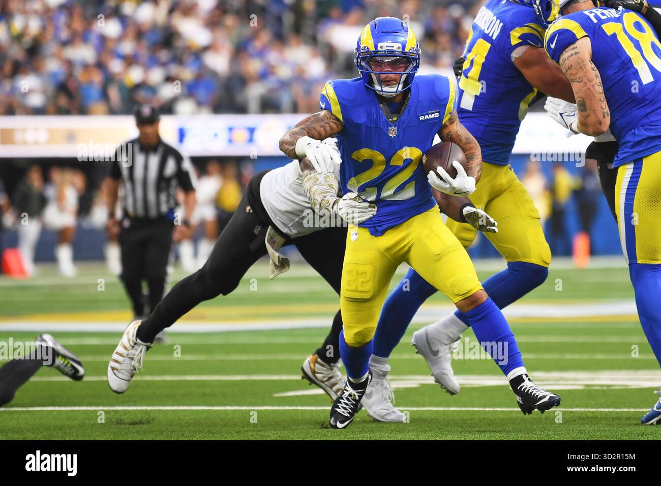Los Angeles Rams running back Blake Corum (22) carries against New ...