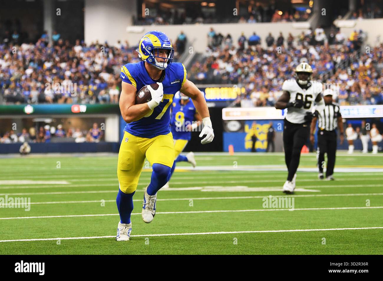 Los Angeles Rams tight end Davis Allen (87) carries against the New ...