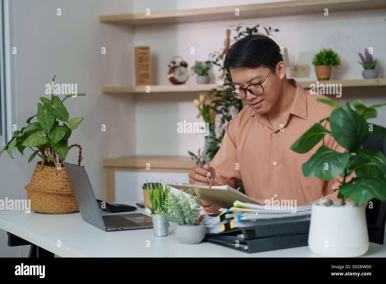 Inclusive work environment hi-res stock photography and images - Alamy