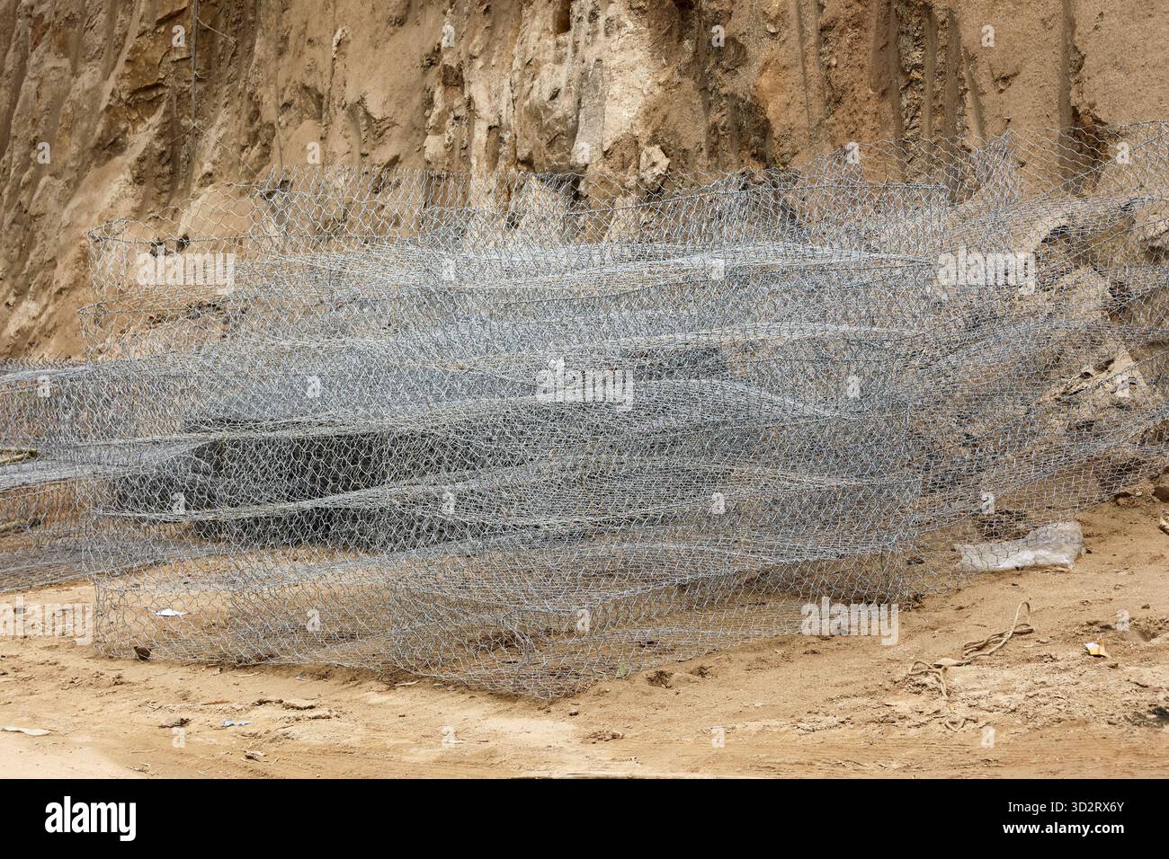 Industrial wire mesh for soil reinforcement and erosion control on dirt ...