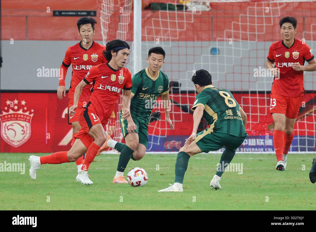 Shanghai Port Football Club defeated Zhejiang Professional Football ...