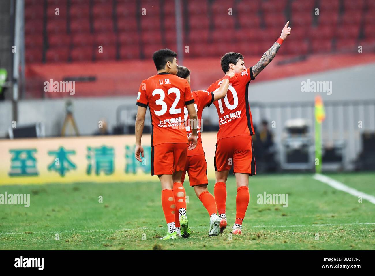 Shanghai Port Football Club defeated Zhejiang Professional Football ...