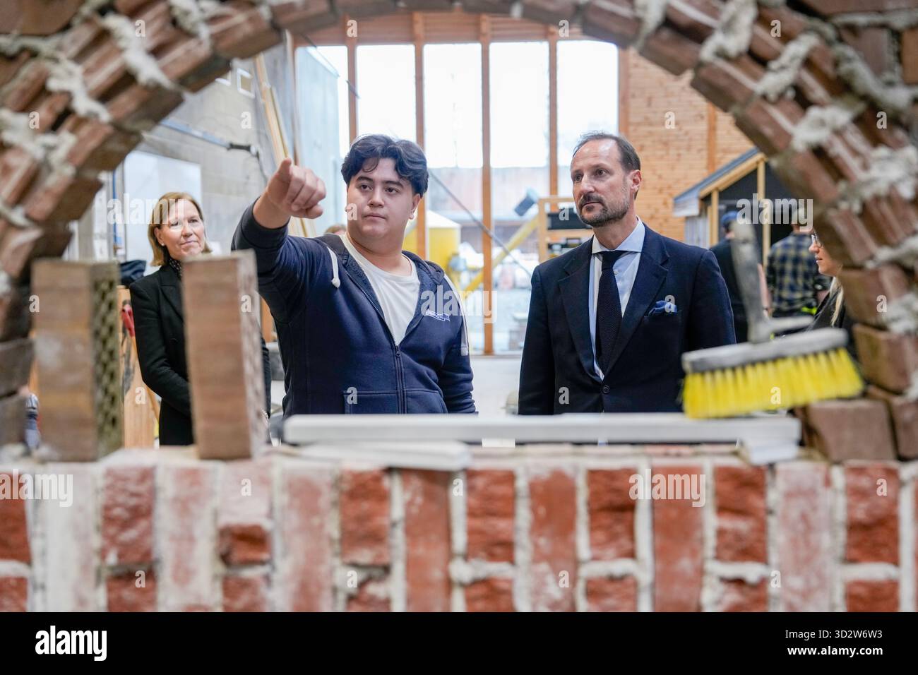 Eidsvoll 20251103. Crown Prince Haakon meets students at Eidsvoll Upper Secondary School, to participate in a teaching program about AI and source criticism. Photo: Cornelius Poppe / NTB   This text is auto translated Credit: NTB/Alamy Live News Stock Photo