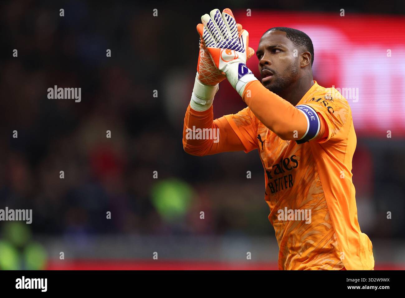 Mike Maignan of Ac Milan gestures during the Serie A match beetween Ac ...