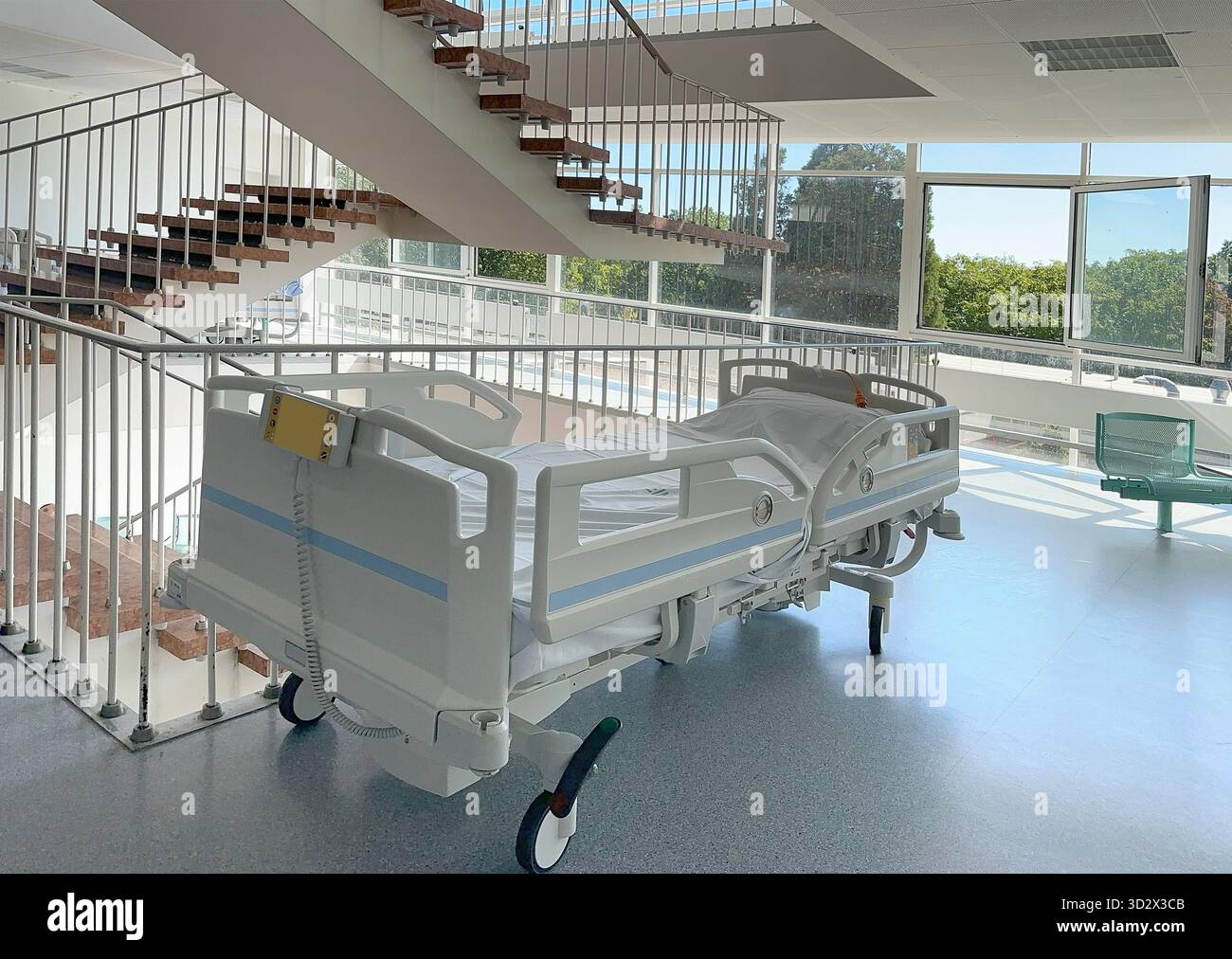 Unoccupied hospital ward bed hi-res stock photography and images - Alamy
