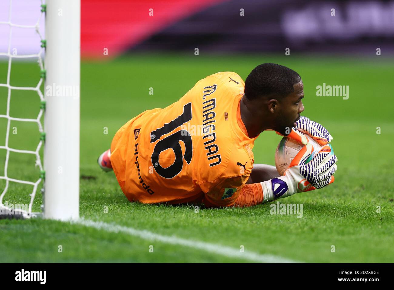 Mike Maignan of Ac Milan in action during the Serie A football match ...