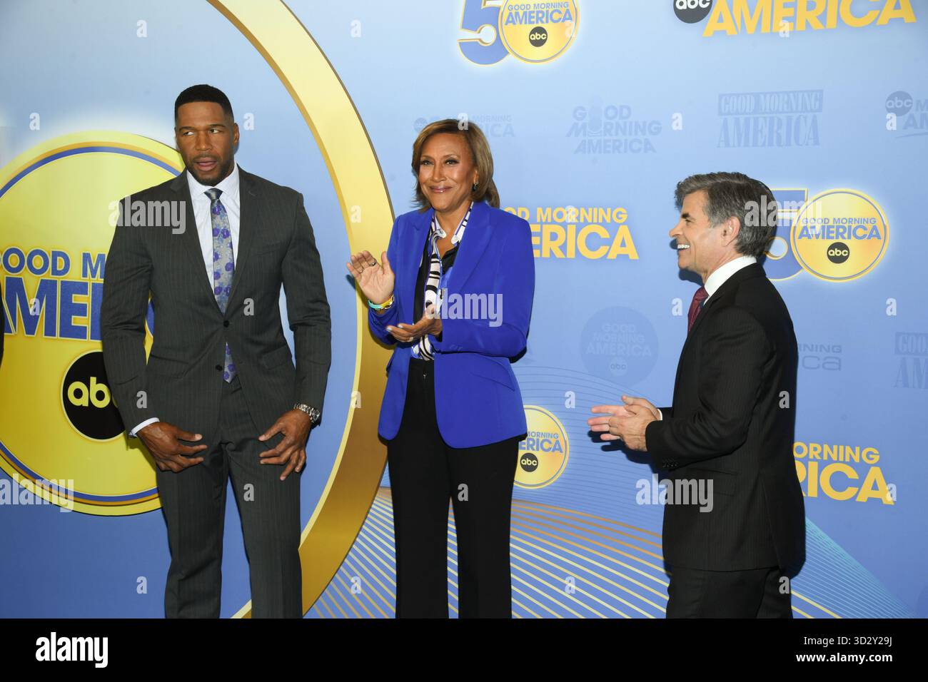 Michael Strahan, Robin Roberts and Stephanopoulos attend the(01)