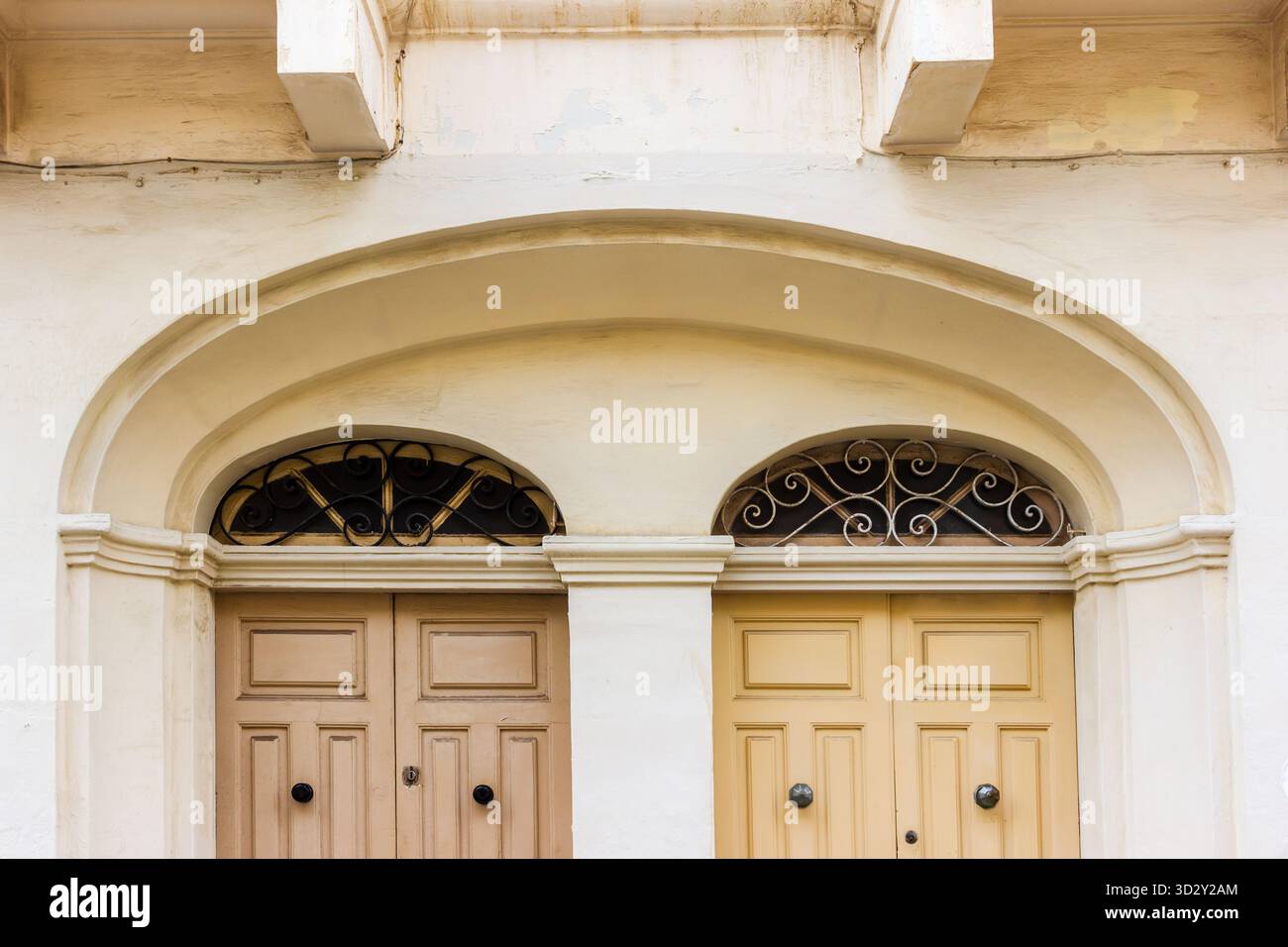Closed door double doors hi-res stock photography and images - Alamy