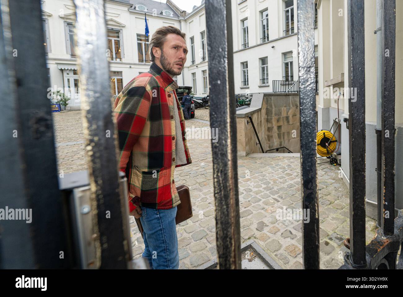 Brussels, Belgium. 03rd Nov, 2025. Open Vld chairman Frederic De Gucht arrives for a meeting, part of the negotiations to form a new government for the Brussels Capital Region, on Monday 03 November 2025 in Brussels. Political parties in the Brussels region have not found a coalition for a new government yet, after the June 2024 elections. BELGA PHOTO JONAS ROOSENS Credit: Belga News Agency/Alamy Live News Stock Photo
