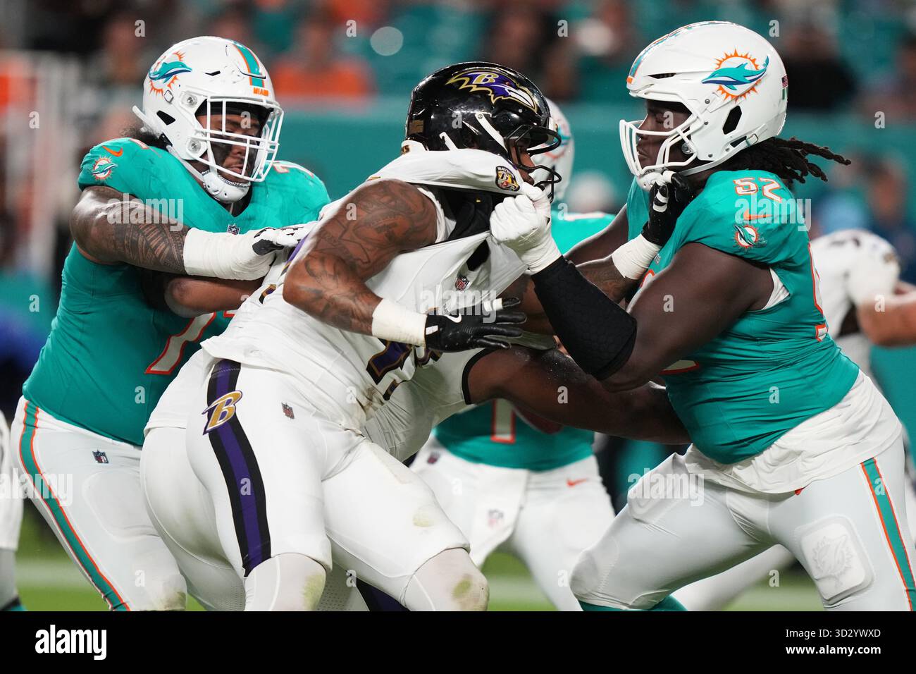 Patrick Infla Miami Dolphins offensive tackle Patrick Paul, right, defends against ...