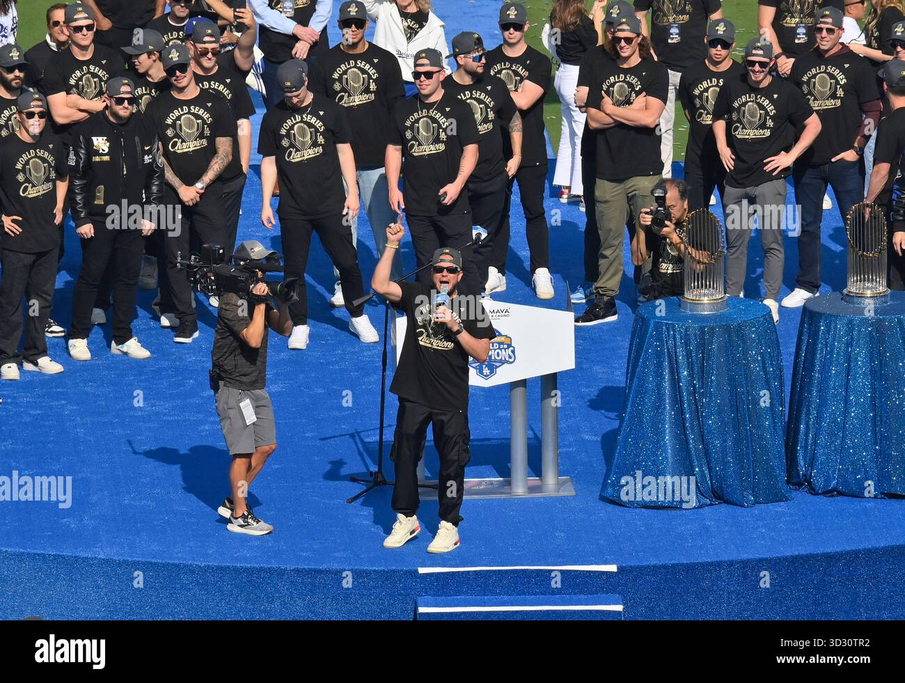 Los Angeles Dodgers second baseman Miguel Rojas celebrates with his