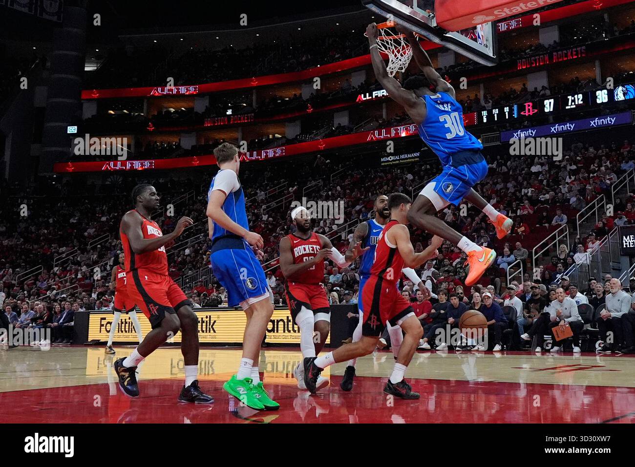 Dallas Mavericks center Moussa Cisse (30) dunks during the first half ...