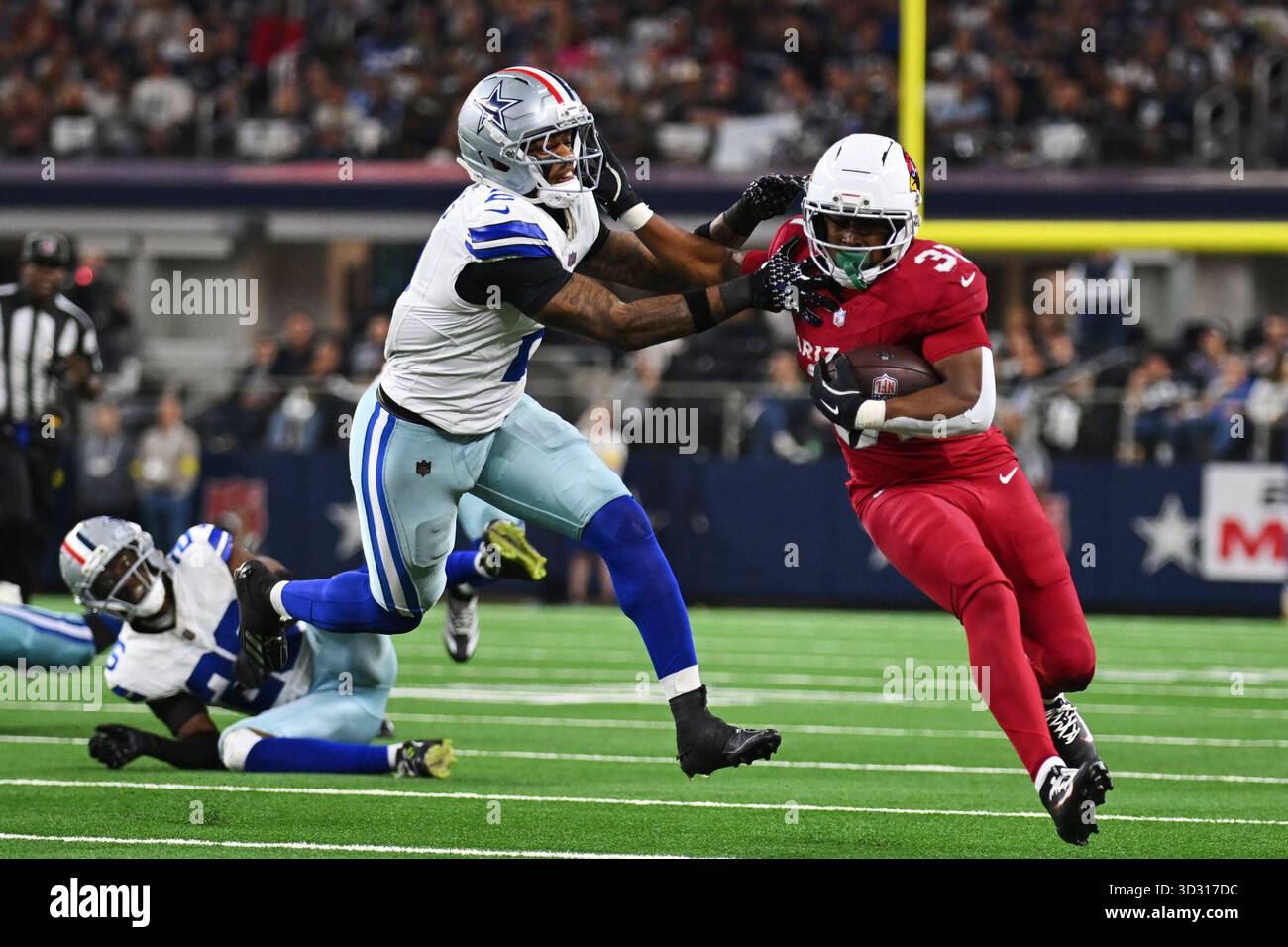 Emari Thomas Arizona Cardinals running back Emari Demercado (31) fights off a tackle ...