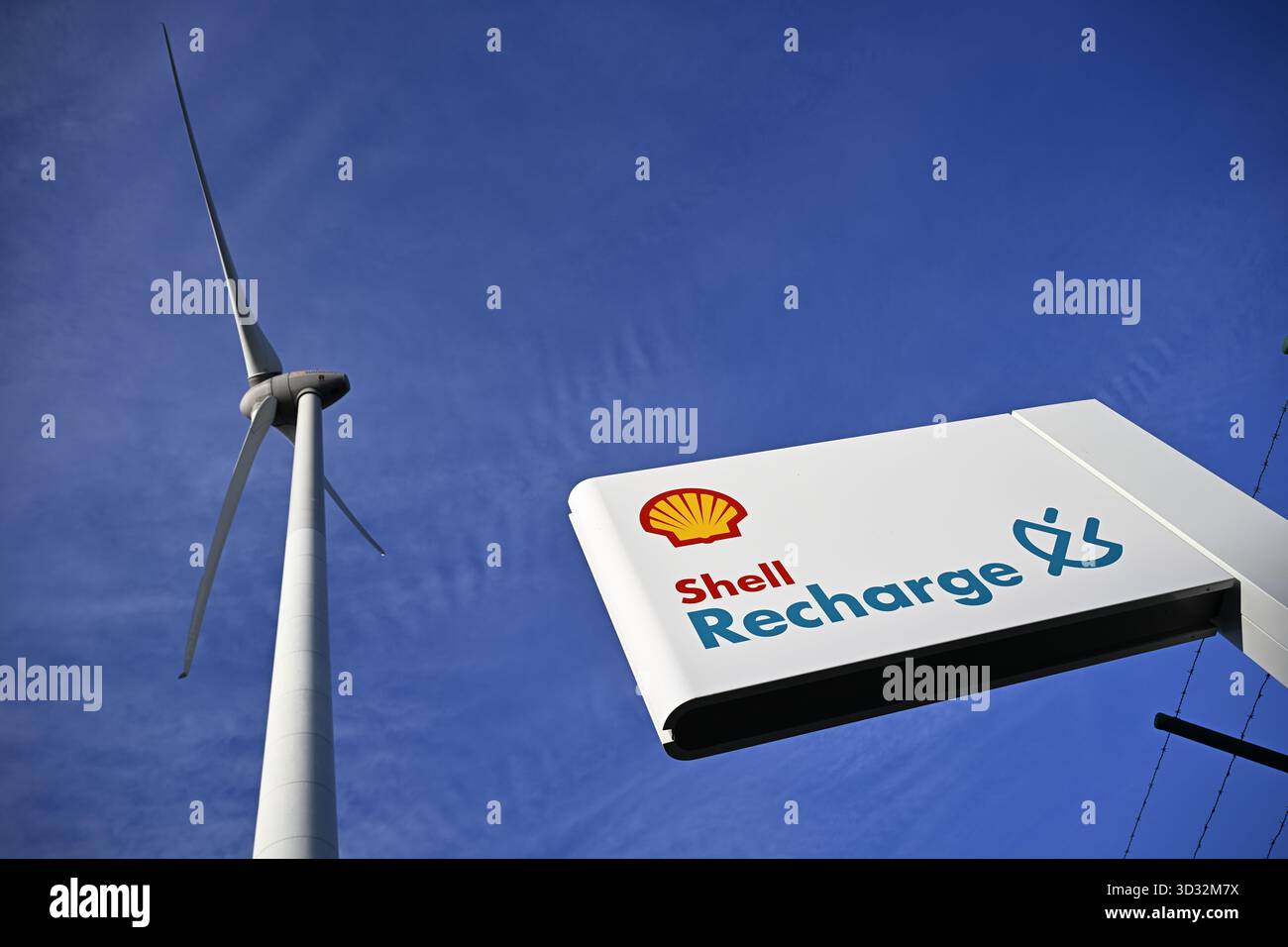 Shell Recharge Signage ATTENTION EDITORS: FOCUS COVERAGE, DISTRIBUTION REQUESTED TO BELGA ...