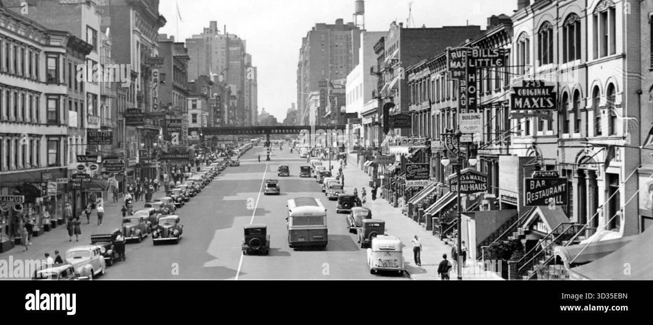 Harlem street new york Black and White Stock Photos & Images - Alamy