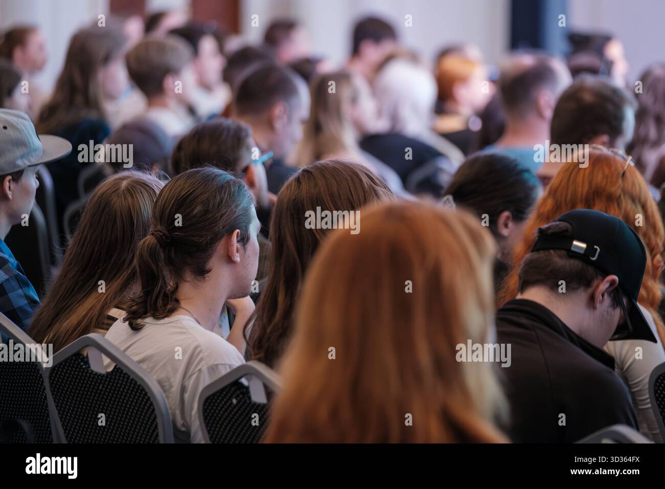 Conference room crowd and anticipation hi-res stock photography and ...