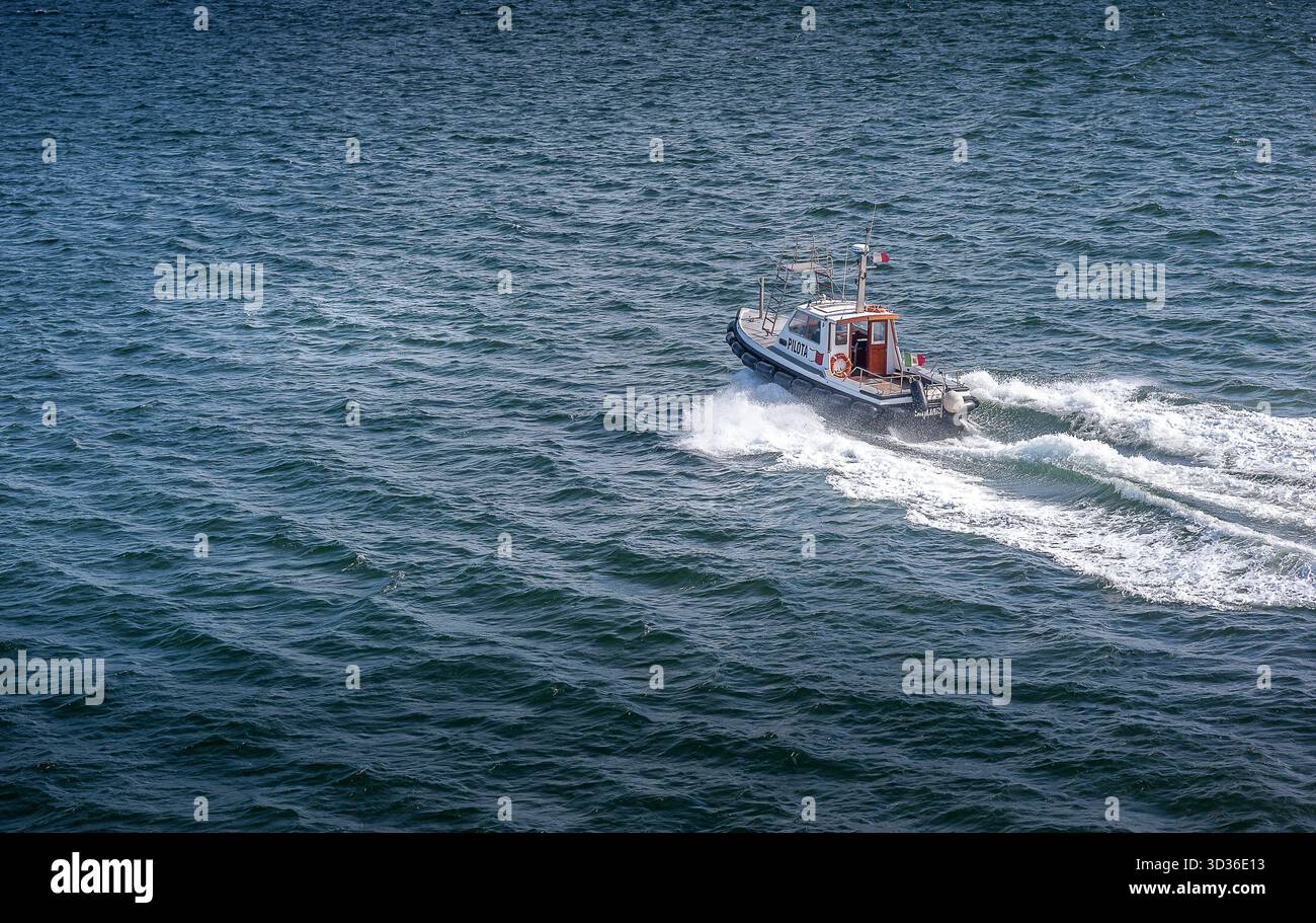 Harbor pilot boat navigating hi-res stock photography and images - Alamy