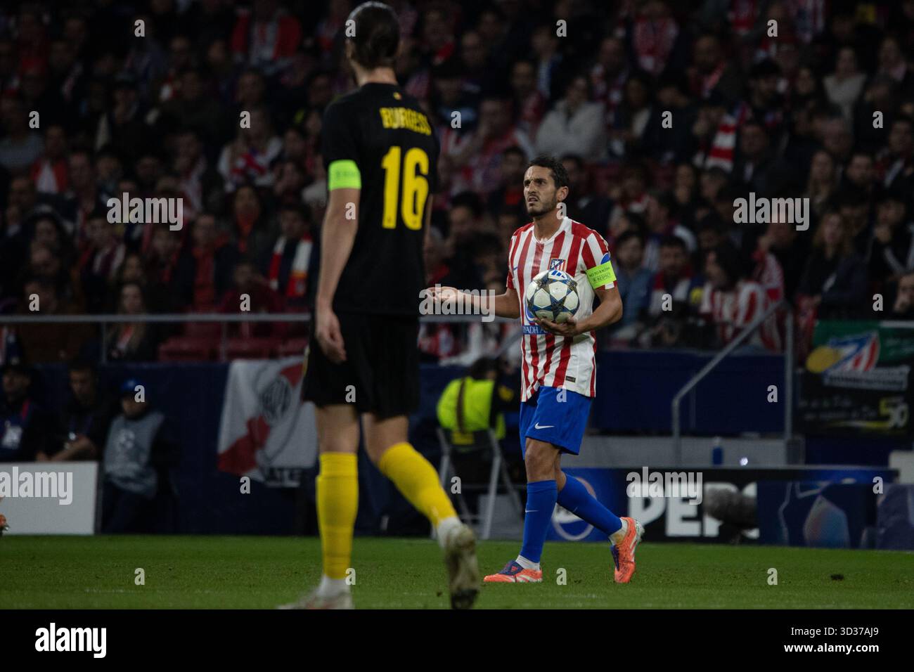 Madrid, Spain. 04th Nov, 2025. Koke Resurreción (R), Atlético de Madrid, in action during the UEFA Champions League football match between Atlético de Madrid and Royale Union Saint-Gilloise at the Metropolitano Stadium. Final score: Atlético de Madrid 3-1 Royale Union Saint-Gilloise Credit: SOPA Images Limited/Alamy Live News Stock Photo