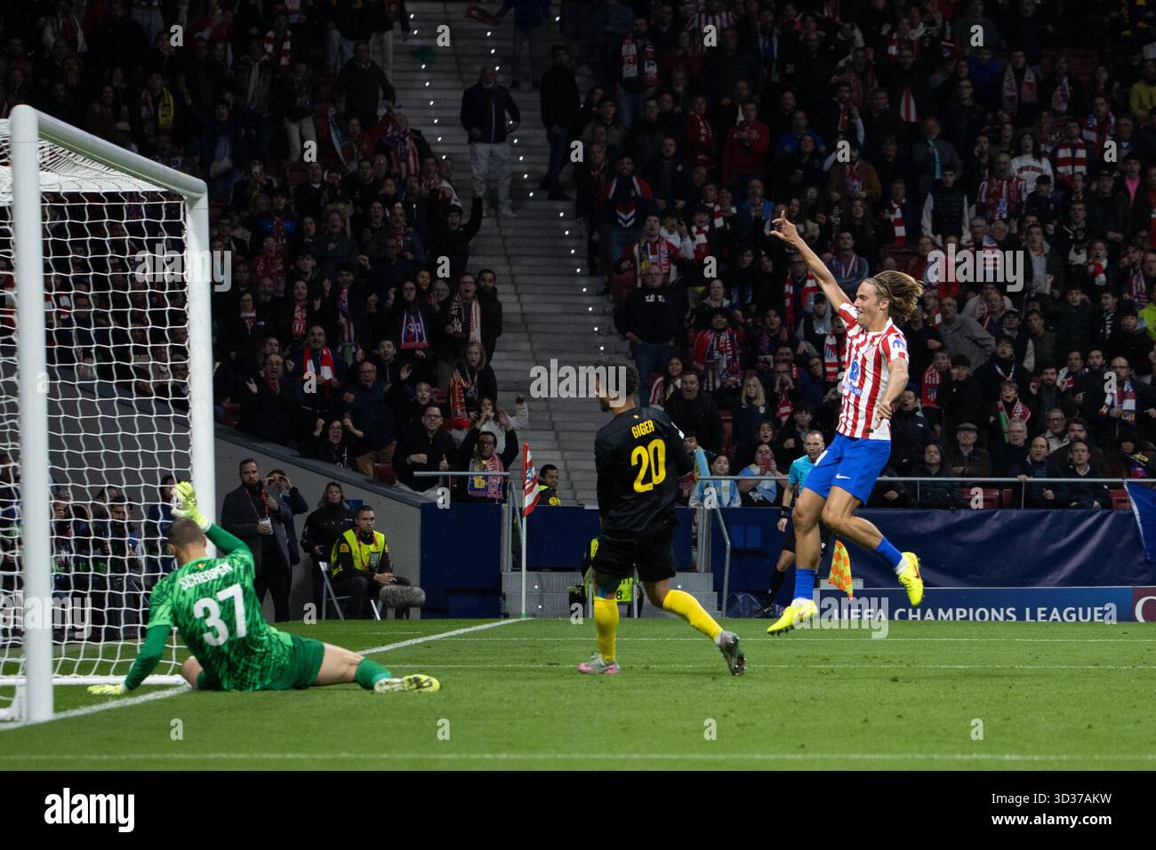 Madrid, Spain. 04th Nov, 2025. Marcos Llorente, Atletico de Madrid, in action during the UEFA Champions League football match between Atlético de Madrid and Royale Union Saint-Gilloise at the Metropolitano Stadium. Final score: Atlético de Madrid 3-1 Royale Union Saint-Gilloise Credit: SOPA Images Limited/Alamy Live News Stock Photo
