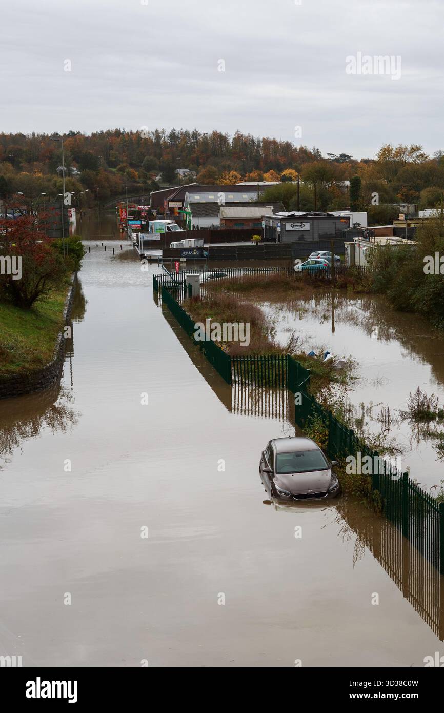 Carmarthen, Carmarthenshire, Wales, UK. 5 November, 2025. Following heavy rain over several days, areas of Carmarthen around the Tywi River are flooded. Credit: Gruffydd Ll. Thomas Stock Photo