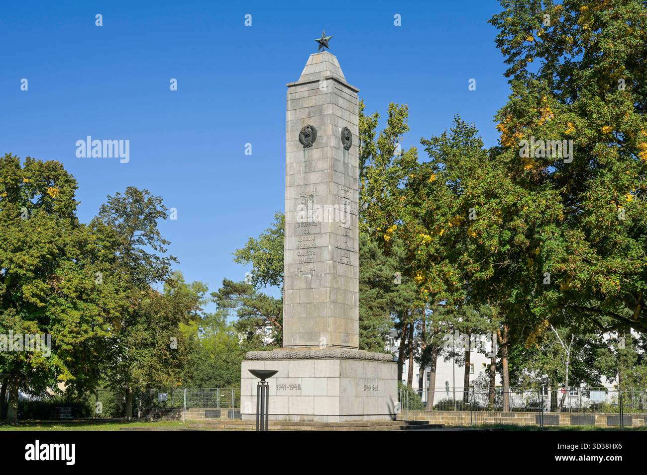 Sowjetisches Ehrenmal, Platz des Gedenken, Eisenhüttenstadt, Brandenburg, Deutschland *** Soviet
