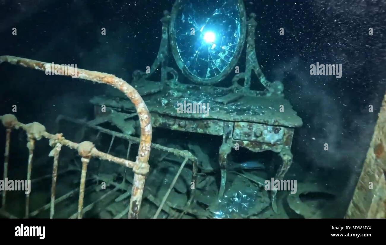 Titanic underwater hi-res stock photography and images - Alamy, image size:1300x826