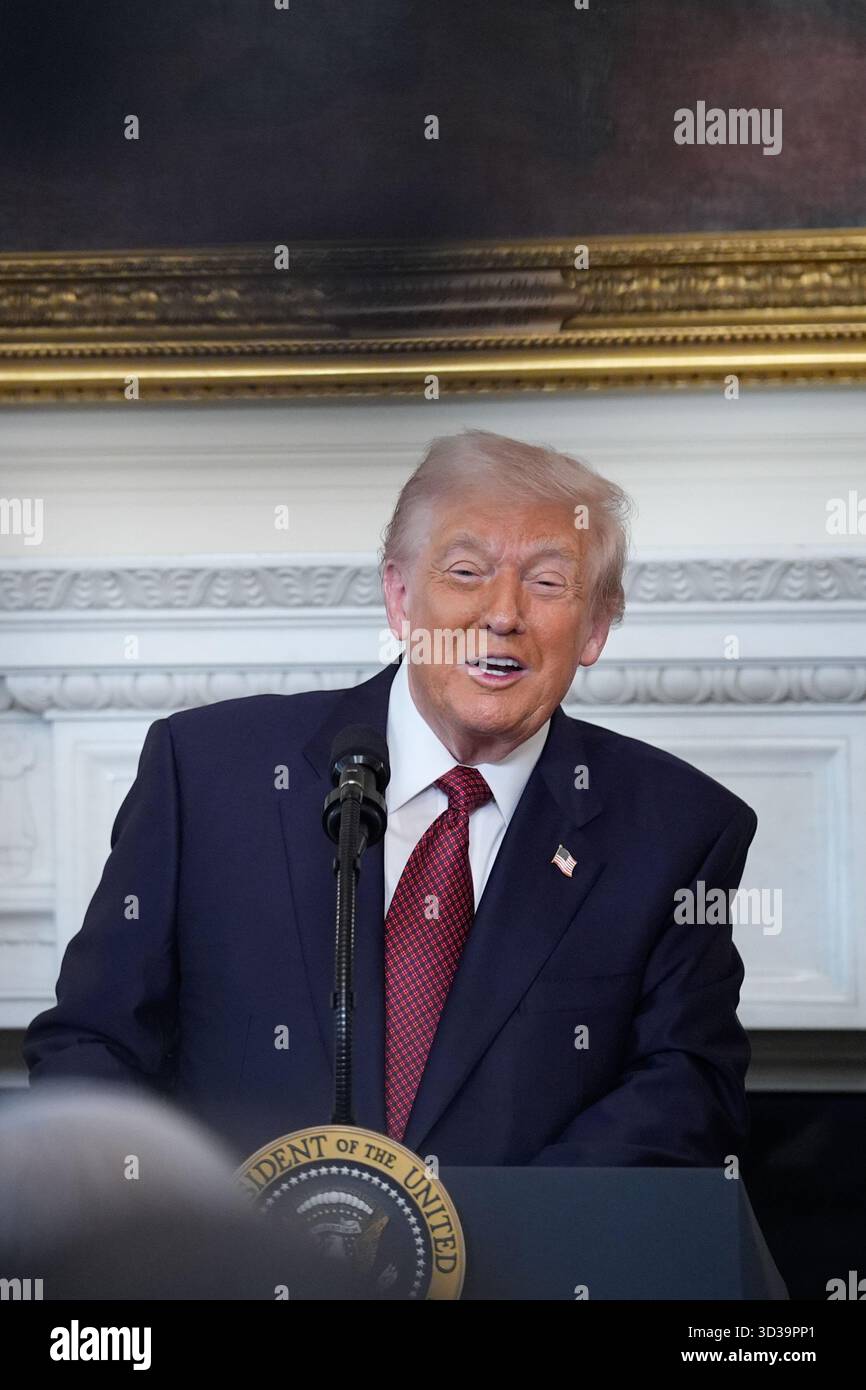 US President Donald Trump delivers remarks at the breakfast with ...
