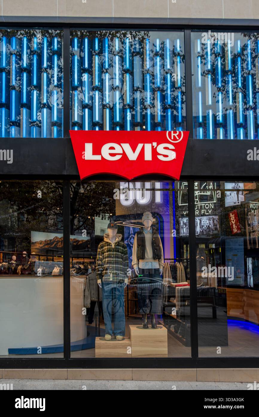 Levis logo exterior view hi-res stock photography and images - Alamy