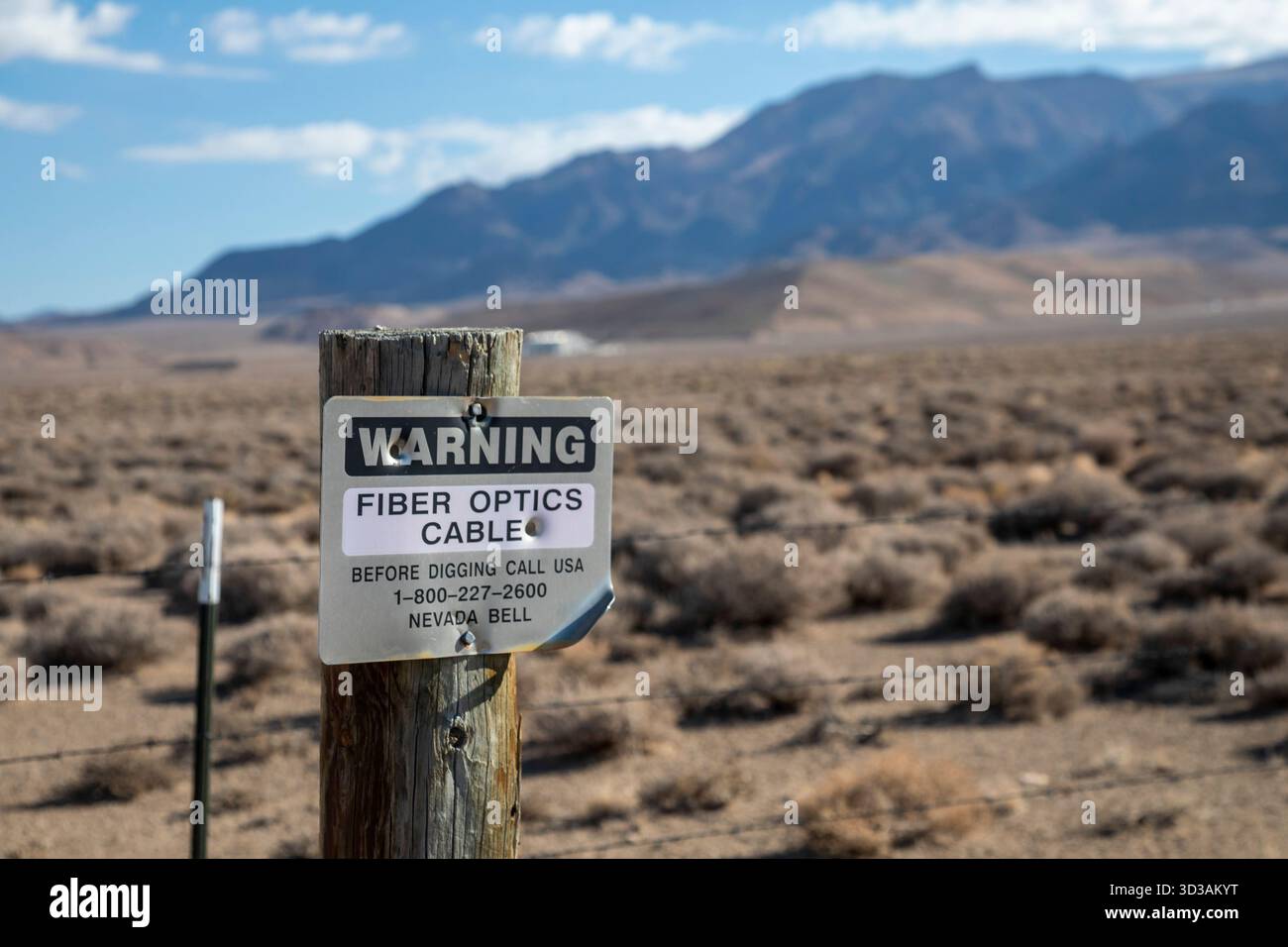 Round Mountain, Nevada - A sign warns of a buried fiber optic cable in the Nevada desert. Stock Photo