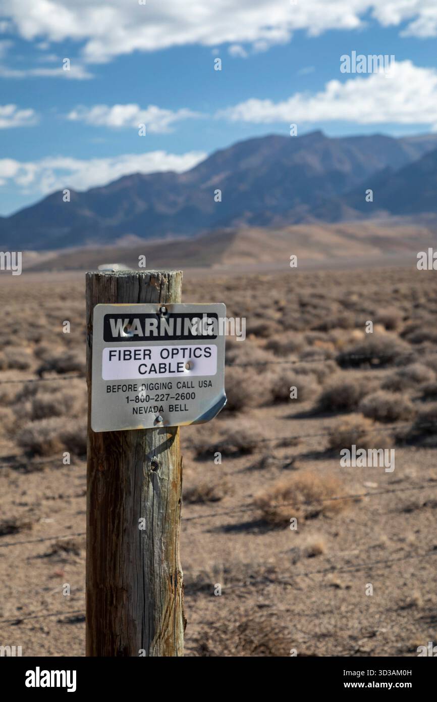 Round Mountain, Nevada - A sign warns of a buried fiber optic cable in the Nevada desert. Stock Photo