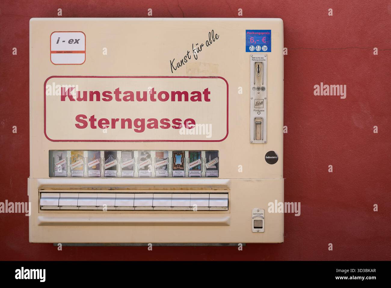 German cigarette machine hi-res stock photography and images - Alamy, image size:1300x957
