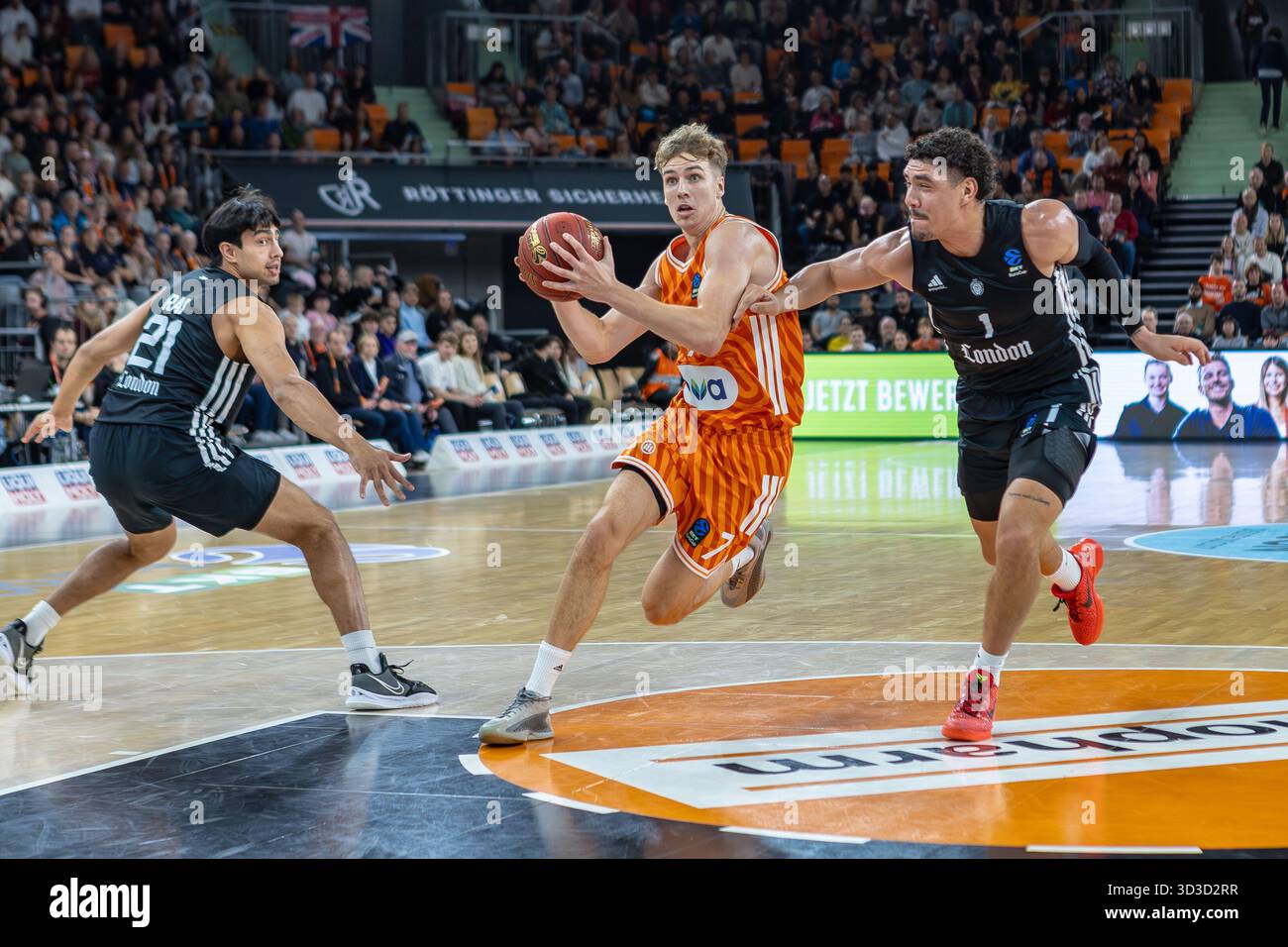 Zweikampf Zwischen Tobias Jensen Ratiopharm Ulm 07 Joel Scott zweikampf-zwischen-tobias-jensen-ratiopharm-ulm-07-joel-scott