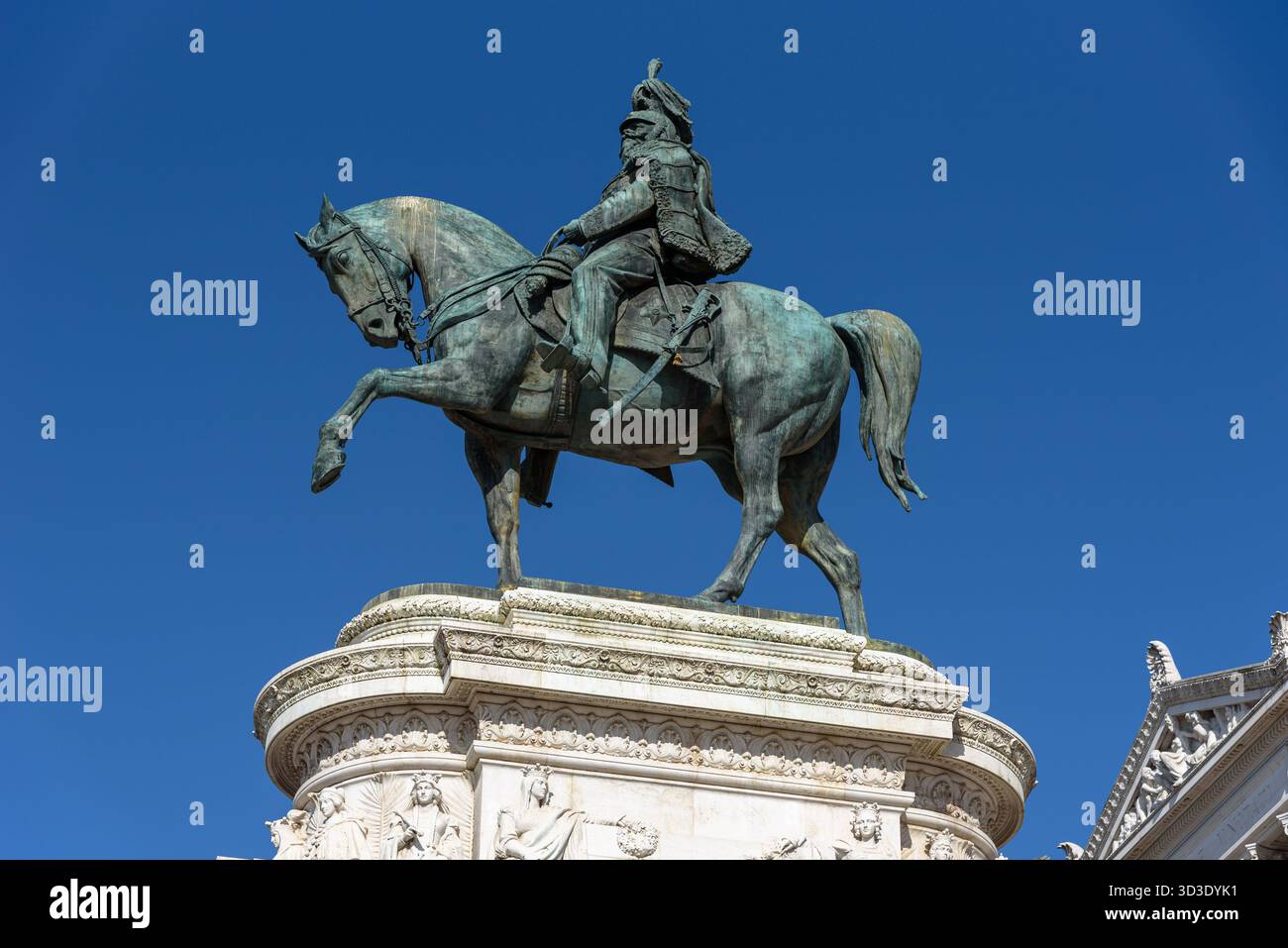 The equestrian statue of Victor Emmanuel II on the Vittoriano monument ...
