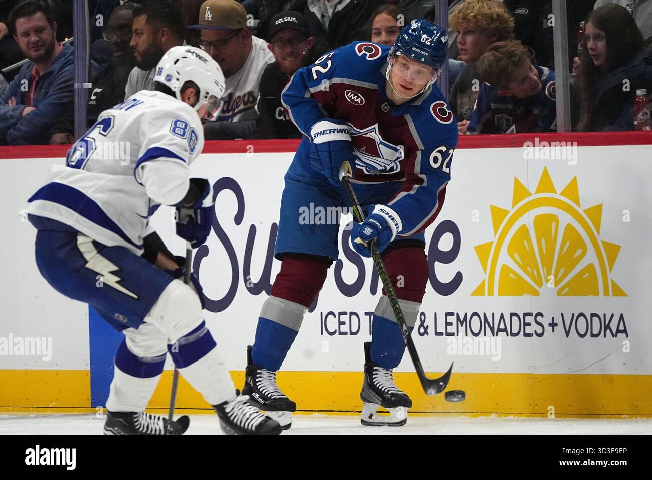 Nikita Kucherov útok na Colorado Avalanche NHL playoff Q: What time is Game 3, and where can I watch it?