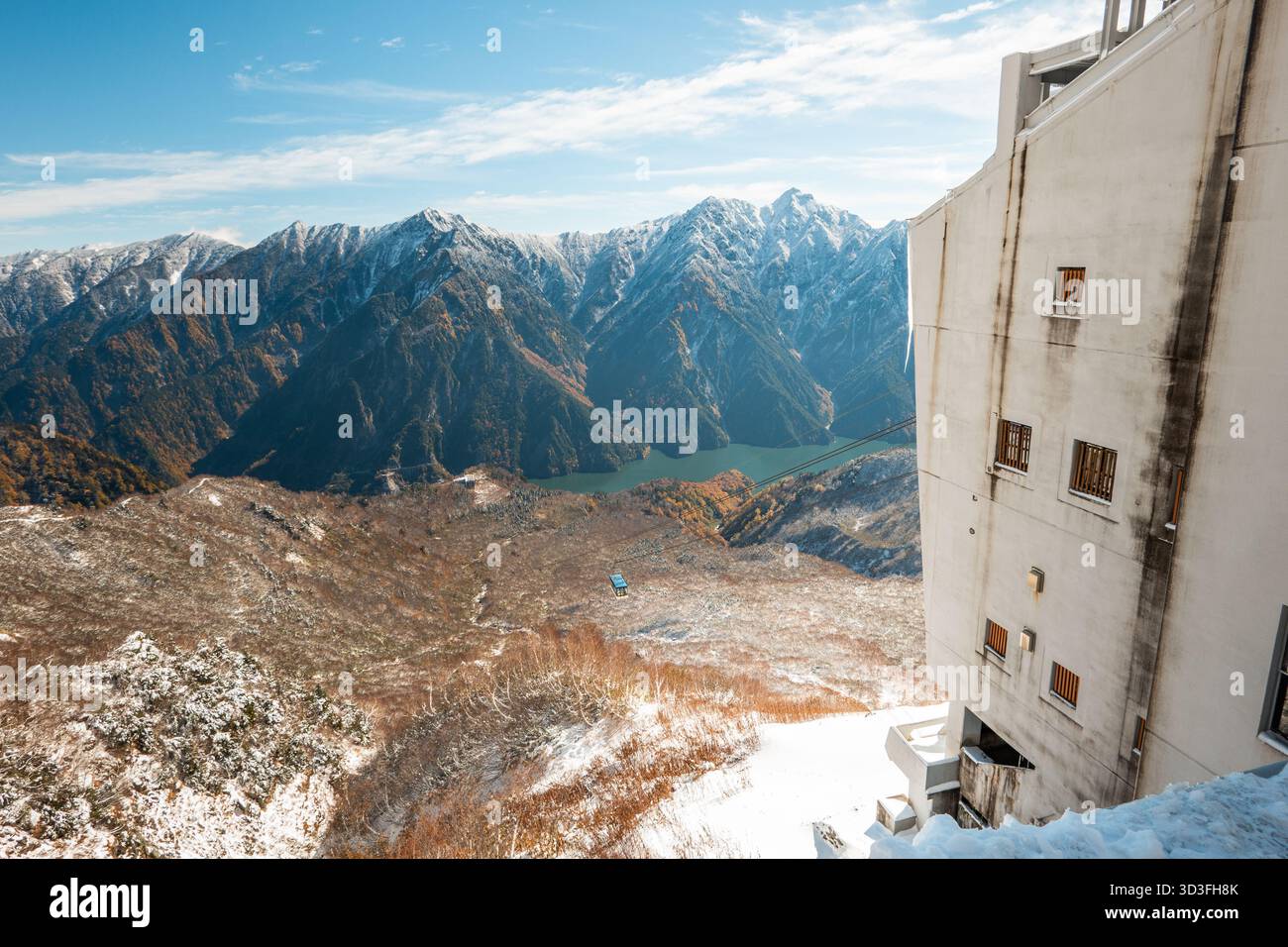 Tateyama Ropeway along Tateyama Kurobe Alpine Route in autumn winter, with view of Japanese alps landscape Stock Photo