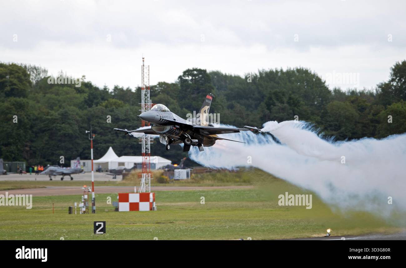Solo Turk F-16 Fighting Falcon flying display at RIAT 2024 Stock Photo ...