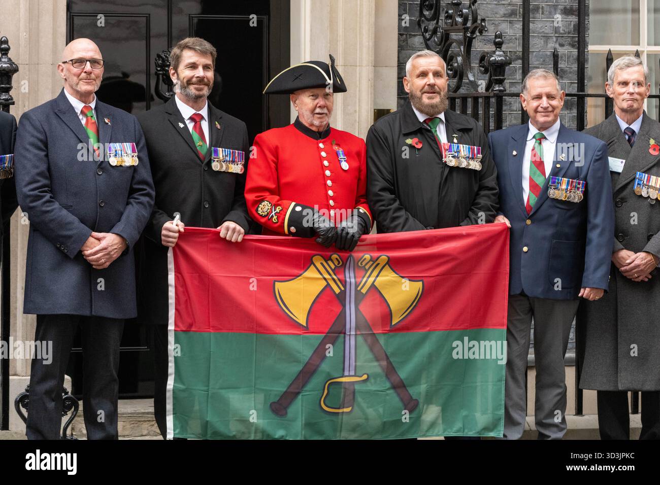 400 Things Cops Know: Street-Smart Lessons From A Veteran Patrolman: Plantinga, Adam, Plantinga, Adam: 9781610352178