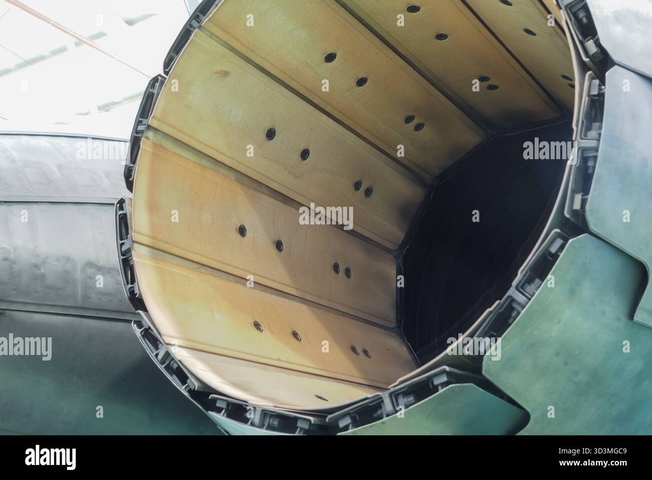 Jet engine afterburner hi-res stock photography and images - Alamy