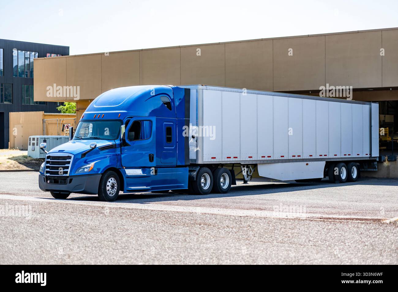 Unloading Semis Semi trailer unloading hi-res stock photography and images - Alamy
